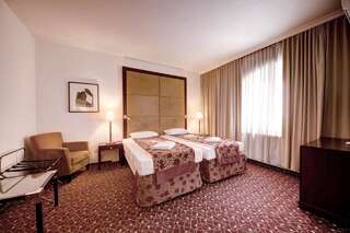 Отель Visconti Militari Бухарест Двухместный номер с 2 отдельными кроватями-1